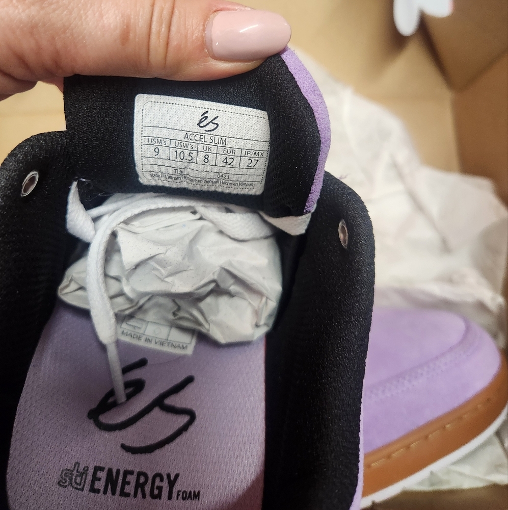 Zumiez ES Lavender and White Sneakers with Brown Soles, Size MEN  9 - Picture 4 of 4
